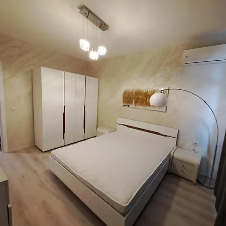 Apartment 2 Bedroom In *